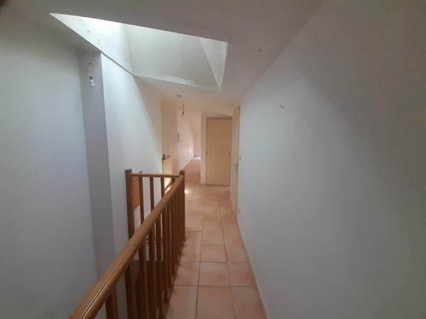 Die (26150) DIE CENTRE VILLE / APPARTEMENT DE 4 PIECES PRINCIPALES SOUS LES TOITS