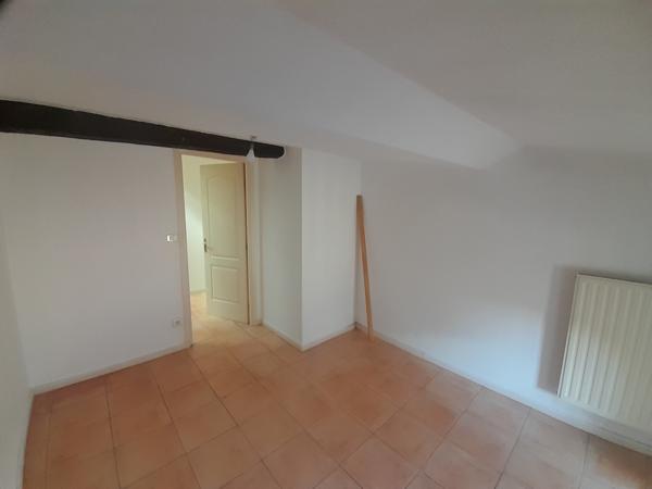 Die (26150) DIE CENTRE VILLE / APPARTEMENT DE 4 PIECES PRINCIPALES SOUS LES TOITS