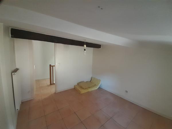 Die (26150) DIE CENTRE VILLE / APPARTEMENT DE 4 PIECES PRINCIPALES SOUS LES TOITS