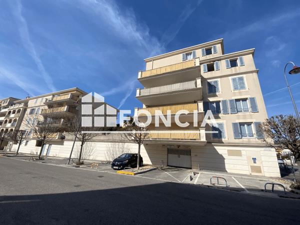 Location Parking - 18 AV. 1ERE DIVISION BROSSET Hyeres 83400
