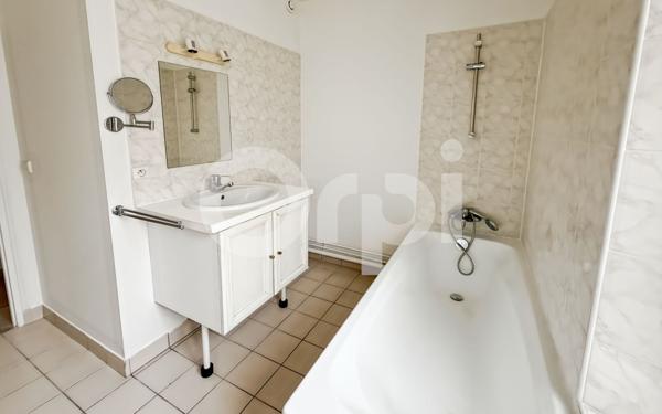 Appartement à louer    3 pièces •  Ully-Saint-Georges