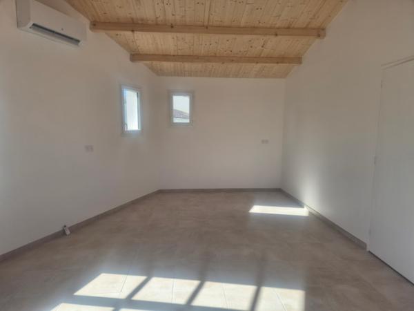 Location LOCAL COMMERCIAL TRES BIEN SITUE La Couarde sur Mer - 17670 / Réf. : 61001
