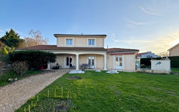 Maison à vendre    6 pièces • 165 m2 Thiviers