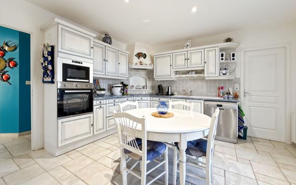 Maison à vendre    6 pièces • 165 m2 Thiviers