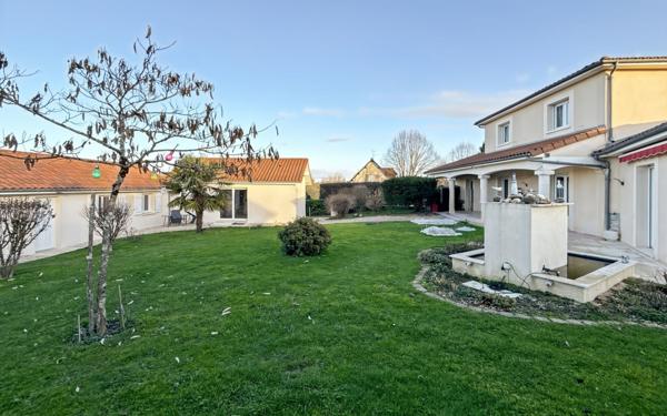 Maison à vendre    6 pièces • 165 m2 Thiviers