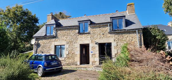 MORBIHAN Maison en pierre de 3 chambres avec allée et jardin - à rénover
