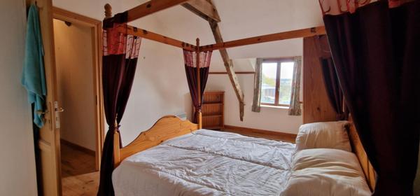 MORBIHAN Maison en pierre de 3 chambres avec allée et jardin - à rénover