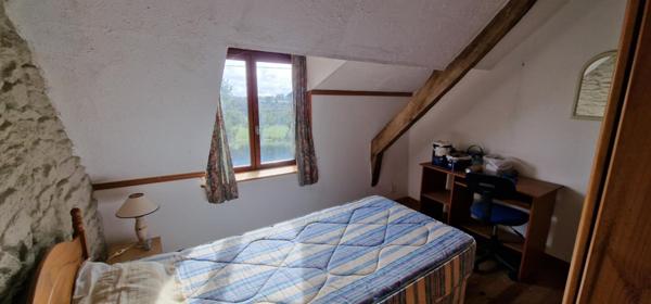 MORBIHAN Maison en pierre de 3 chambres avec allée et jardin - à rénover