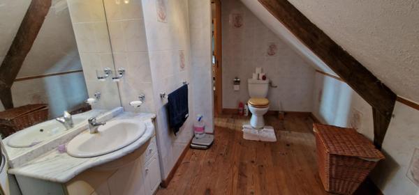 MORBIHAN Maison en pierre de 3 chambres avec allée et jardin - à rénover