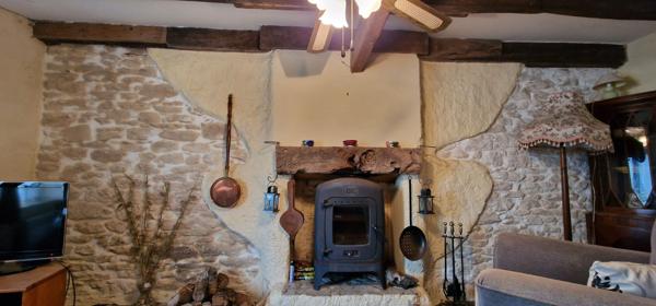 MORBIHAN Maison en pierre de 3 chambres avec allée et jardin - à rénover