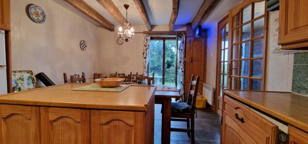MORBIHAN Maison en pierre de 3 chambres avec allée et jardin - à rénover