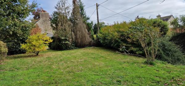 MORBIHAN Maison en pierre de 3 chambres avec allée et jardin - à rénover