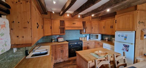 MORBIHAN Maison en pierre de 3 chambres avec allée et jardin - à rénover