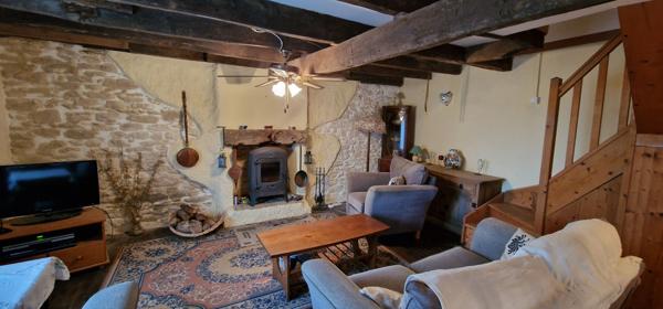 MORBIHAN Maison en pierre de 3 chambres avec allée et jardin - à rénover