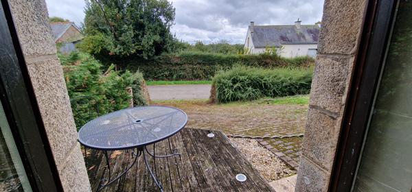 MORBIHAN Maison en pierre de 3 chambres avec allée et jardin - à rénover