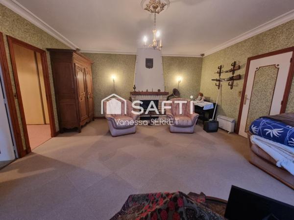 Immeuble avec commerce et logements – plein centre du Molay-Littry