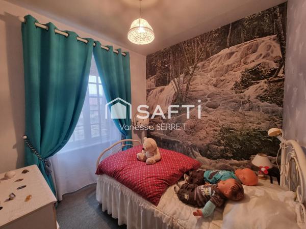 Immeuble avec commerce et logements – plein centre du Molay-Littry