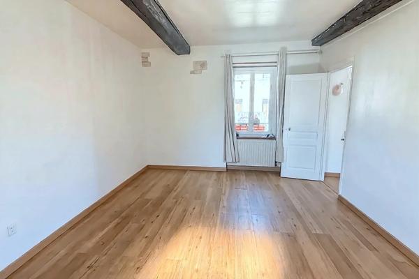Appartement F2 en hyper-centre de Chaumontel