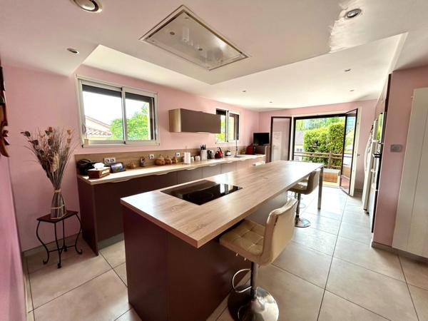 Maison familiale 220 m² - Avec piscine, véranda et grand terrain à Lagnieu