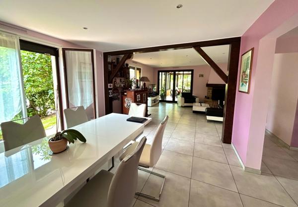 Maison familiale 220 m² - Avec piscine, véranda et grand terrain à Lagnieu