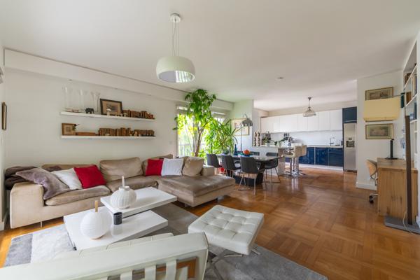 Appartement
         4 pièces
        - 115 m² Bien prestige 695 000 € *