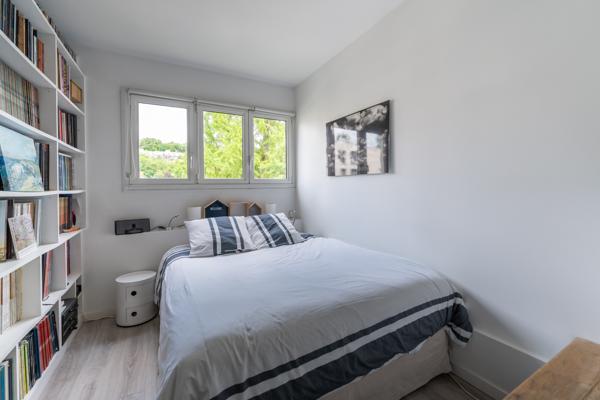 Appartement
         4 pièces
        - 115 m² Bien prestige 695 000 € *