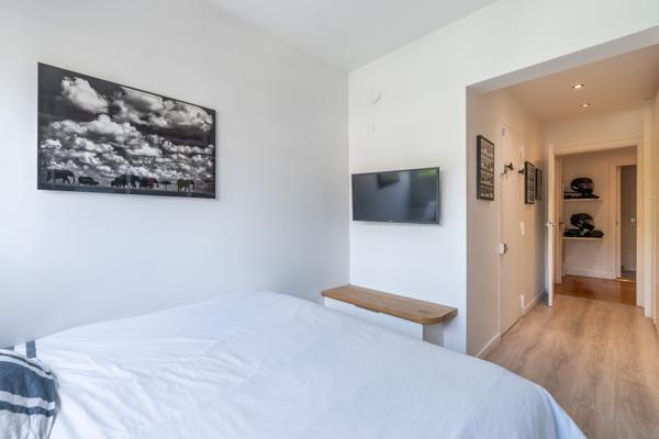 Appartement
         4 pièces
        - 115 m² Bien prestige 695 000 € *