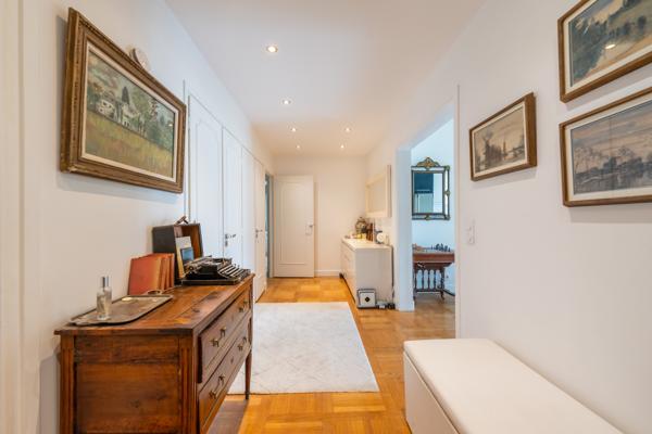 Appartement
         4 pièces
        - 115 m² Bien prestige 695 000 € *