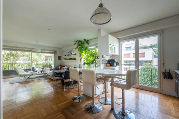 Appartement
         4 pièces
        - 115 m² Bien prestige 695 000 € *