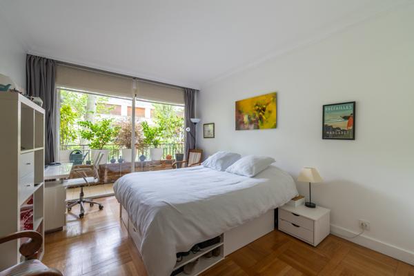 Appartement
         4 pièces
        - 115 m² Bien prestige 695 000 € *