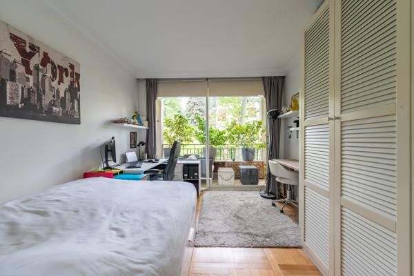 Appartement
         4 pièces
        - 115 m² Bien prestige 695 000 € *