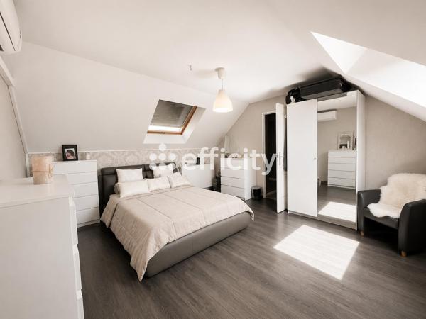 Maison
         7 pièces
        - 180 m² 509 000 € *