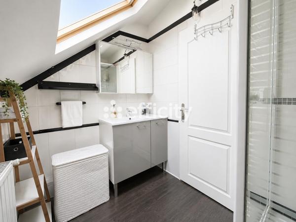 Maison
         7 pièces
        - 180 m² 509 000 € *