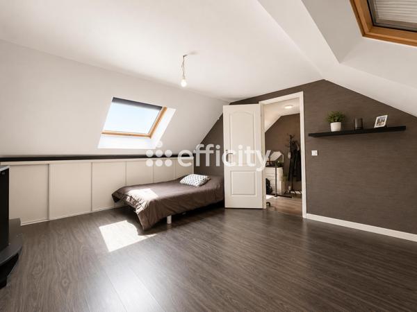 Maison
         7 pièces
        - 180 m² 509 000 € *
