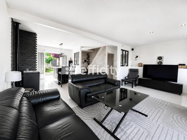 Maison
         7 pièces
        - 180 m² 509 000 € *