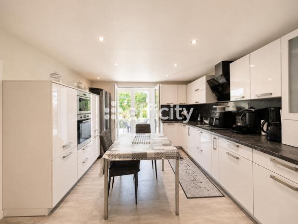 Maison
         7 pièces
        - 180 m² 509 000 € *