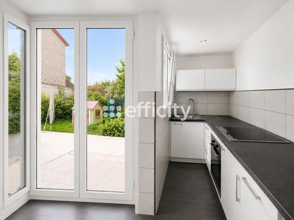 Maison
         7 pièces
        - 180 m² 509 000 € *