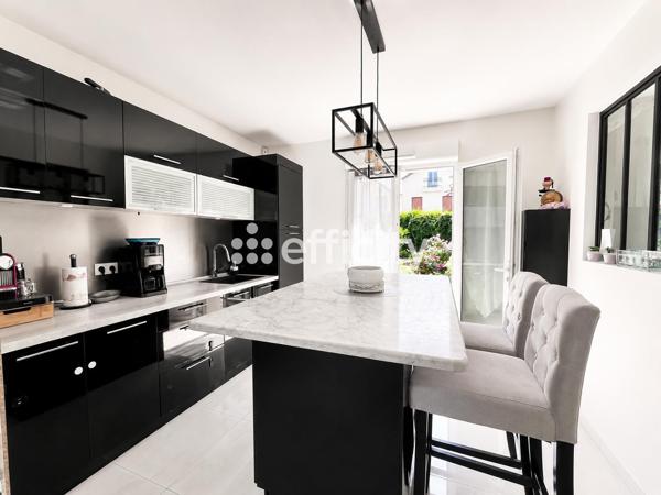 Maison
         7 pièces
        - 180 m² 509 000 € *