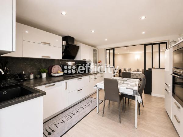 Maison
         7 pièces
        - 180 m² 509 000 € *