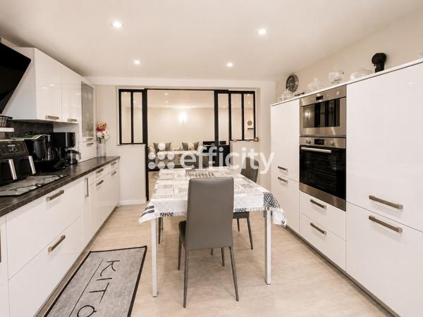 Maison
         7 pièces
        - 180 m² 509 000 € *