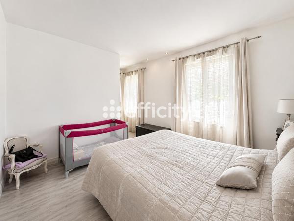 Maison
         7 pièces
        - 180 m² 509 000 € *