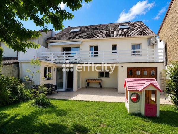 Maison
         7 pièces
        - 180 m² 509 000 € *