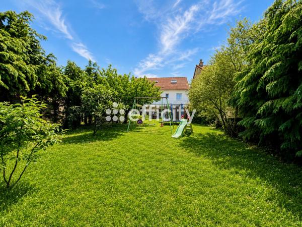 Maison
         7 pièces
        - 180 m² 509 000 € *