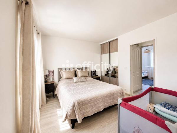 Maison
         7 pièces
        - 180 m² 509 000 € *