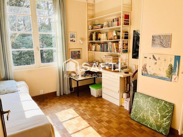 Maison à Rénover avec Grand Jardin