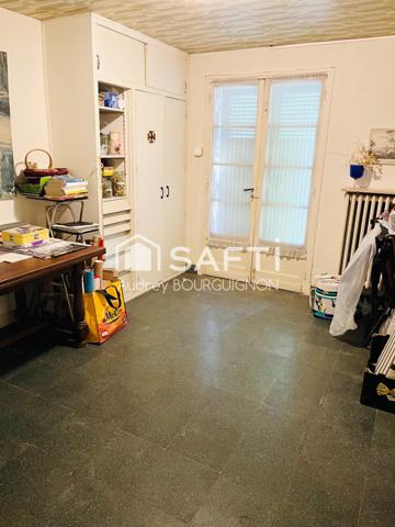 Maison à Rénover avec Grand Jardin