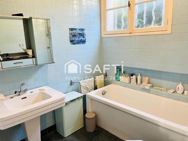 Maison à Rénover avec Grand Jardin