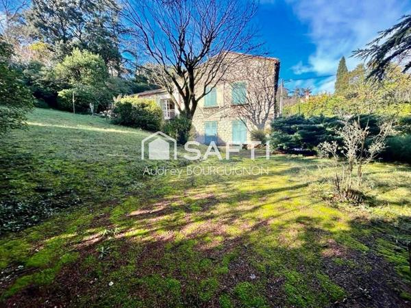 Maison à Rénover avec Grand Jardin