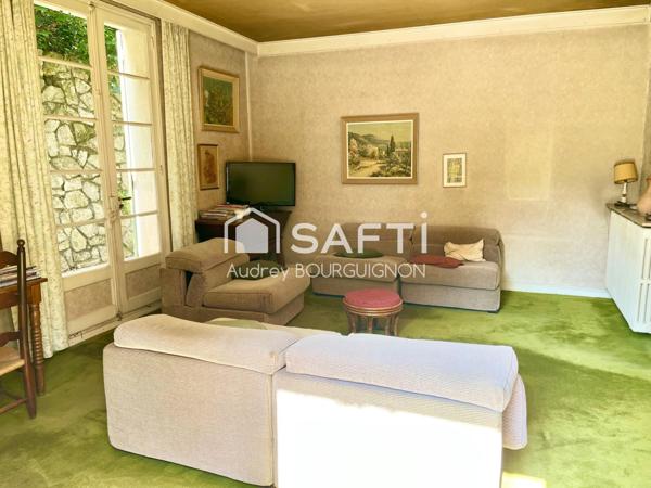 Maison à Rénover avec Grand Jardin