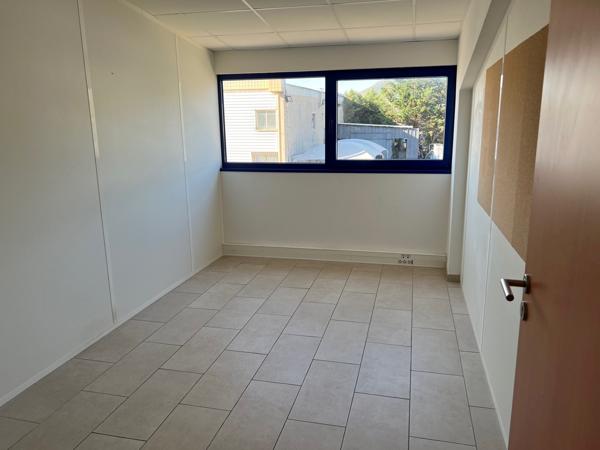 Gémenos (13420) Gémenos : location bureaux de 102m² en 1er étage